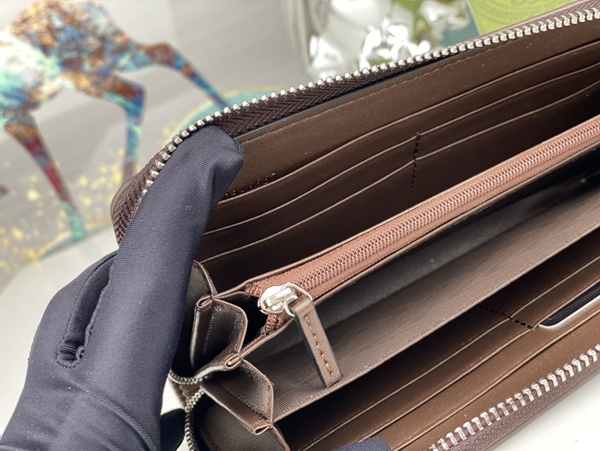 グッチ財布コピー着用イメージ